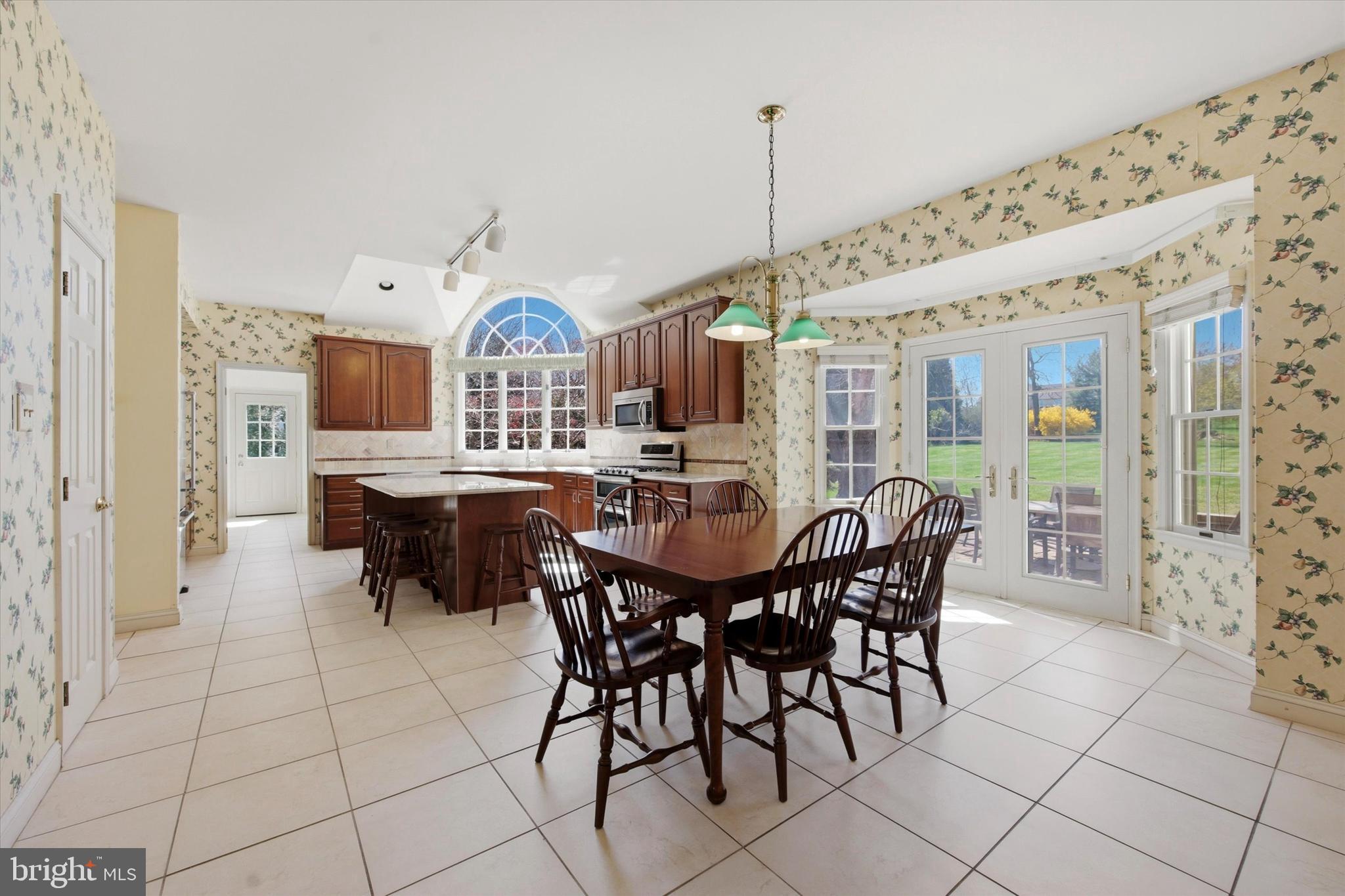 HILLCREST MDWS - Residential