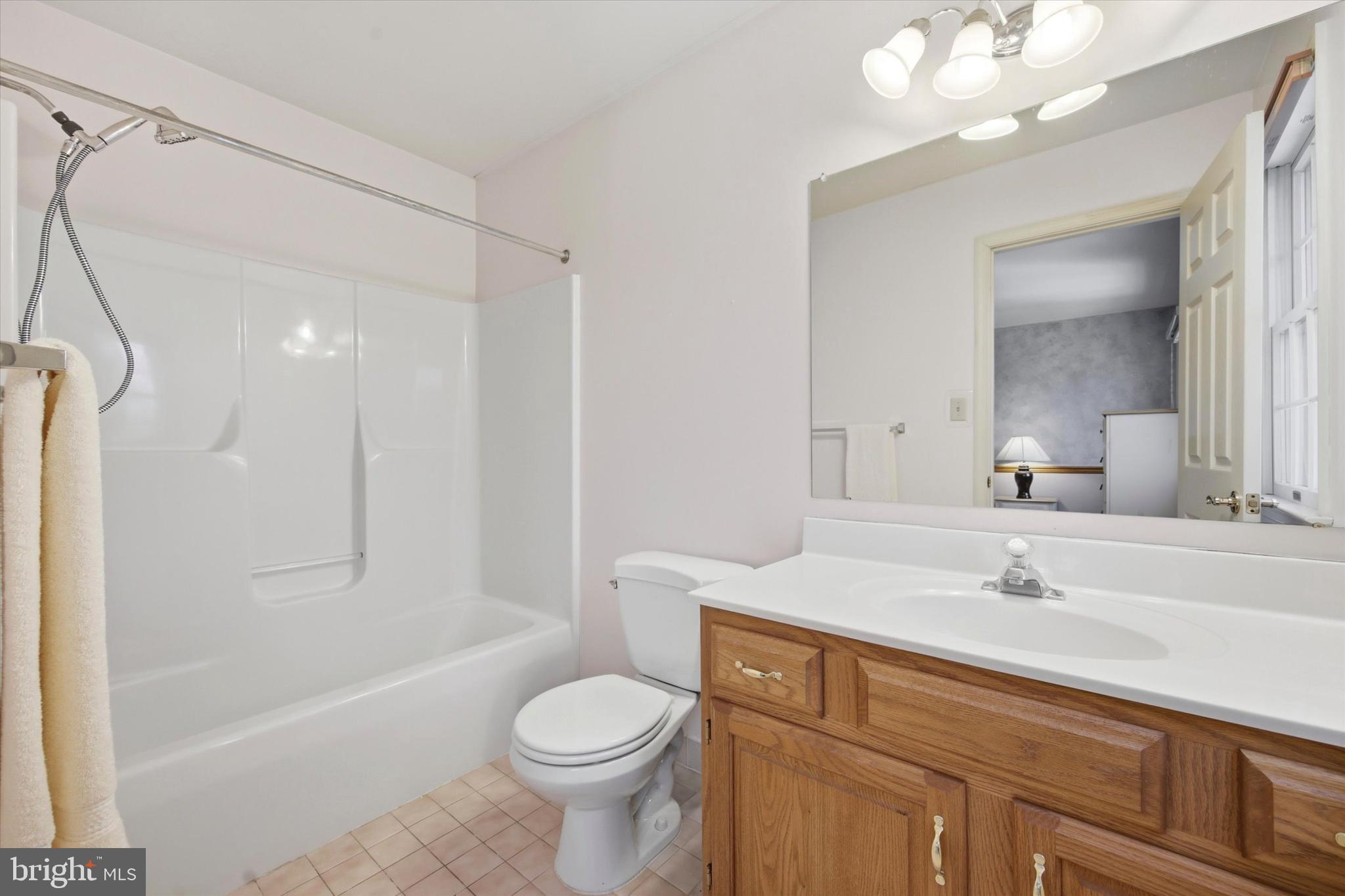 HILLCREST MDWS - Residential