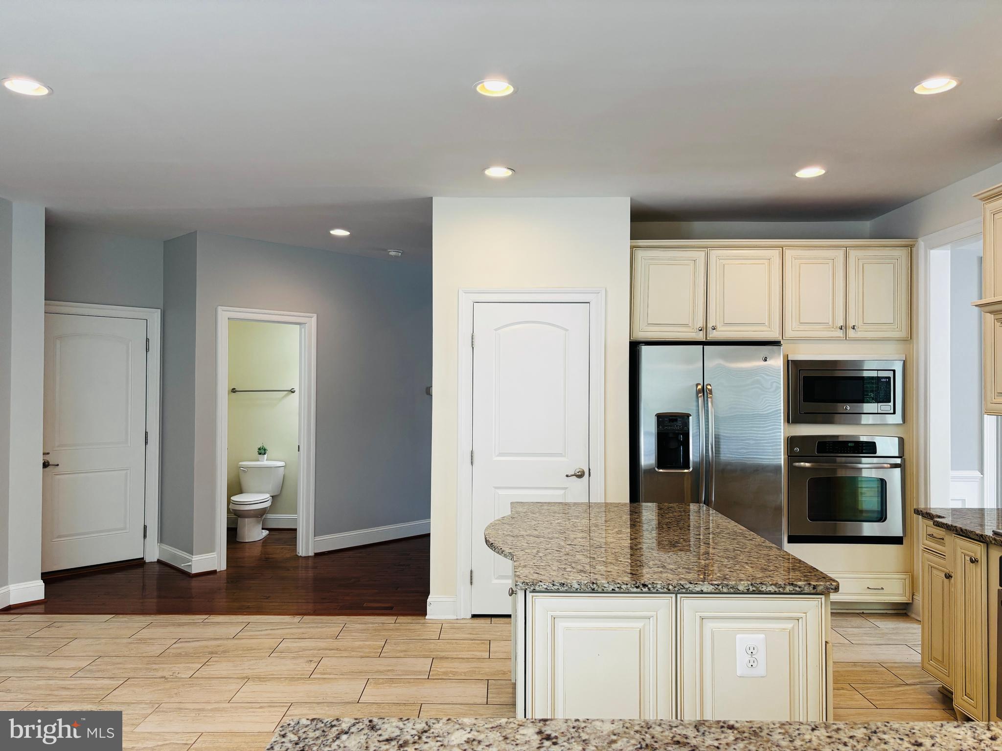 AMANDA PLACE - Residential