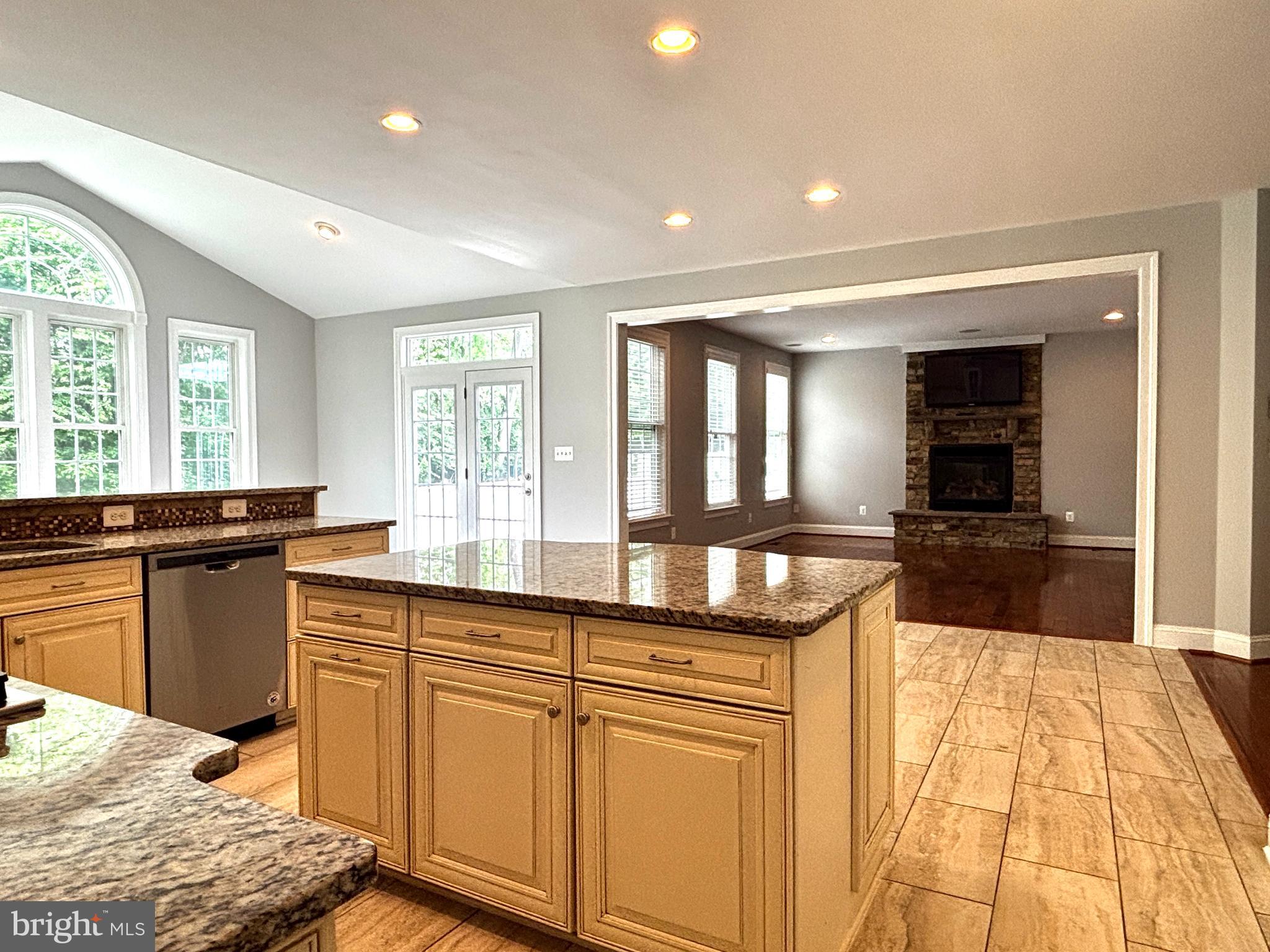 AMANDA PLACE - Residential