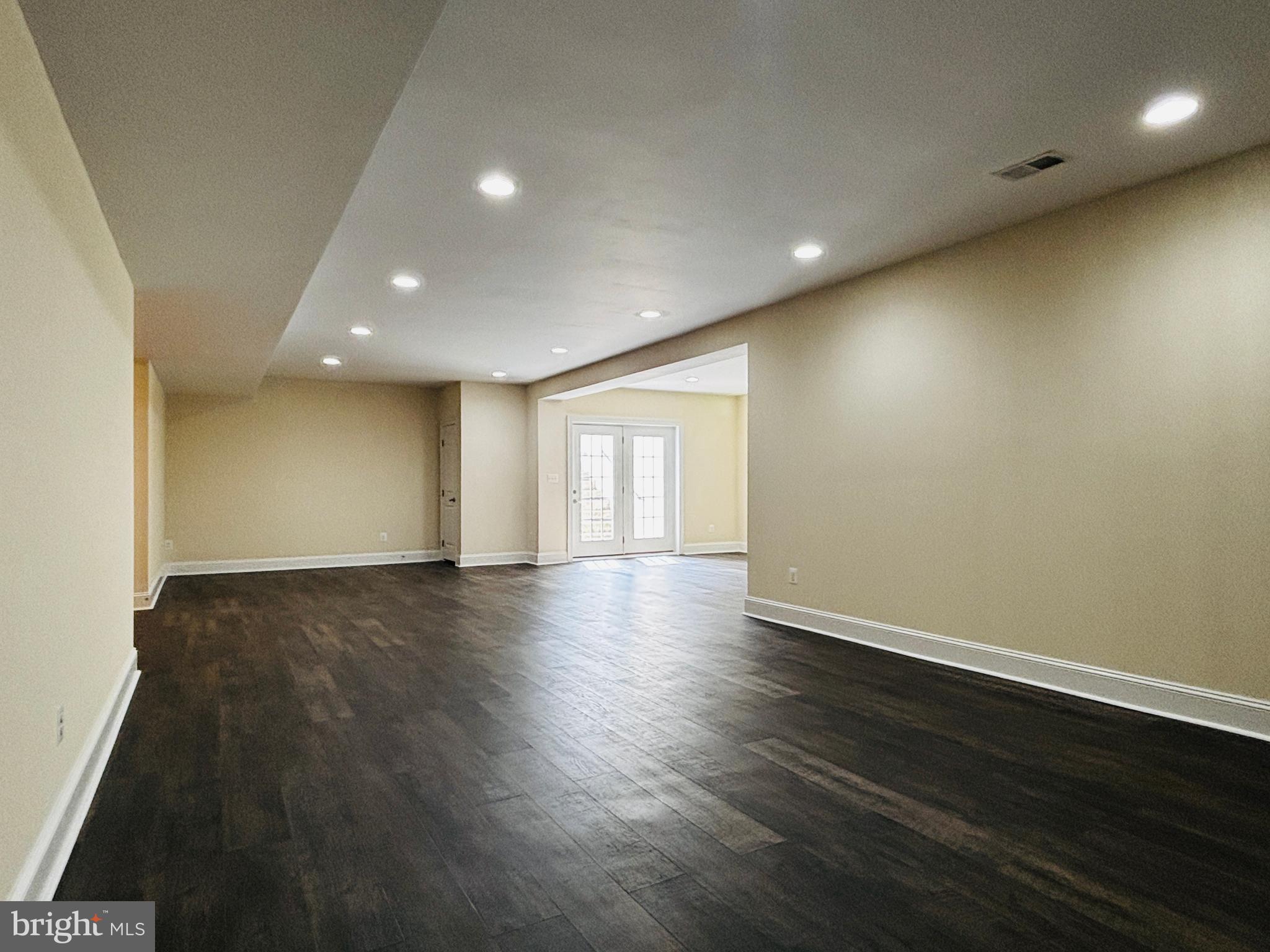 AMANDA PLACE - Residential