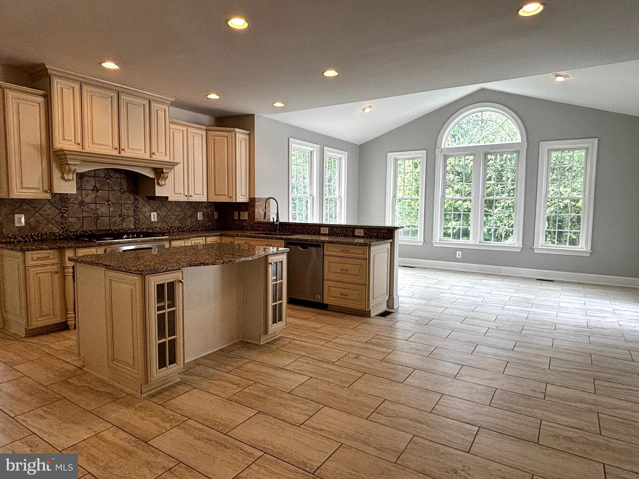 AMANDA PLACE - Residential