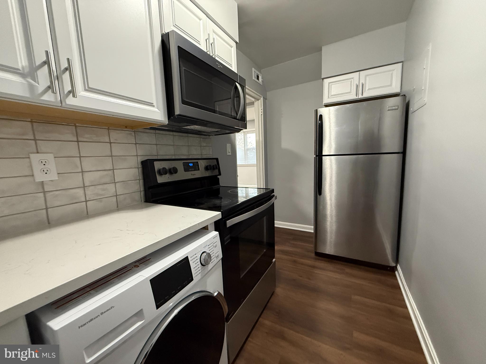 HOLLYBROOKE COND - Residential Lease