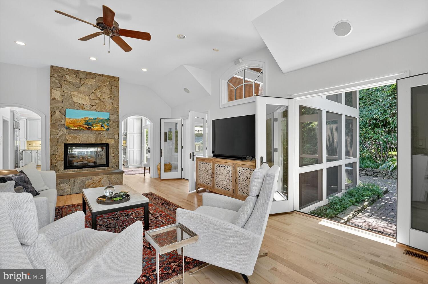 BEVERLEY HILLS - Residential