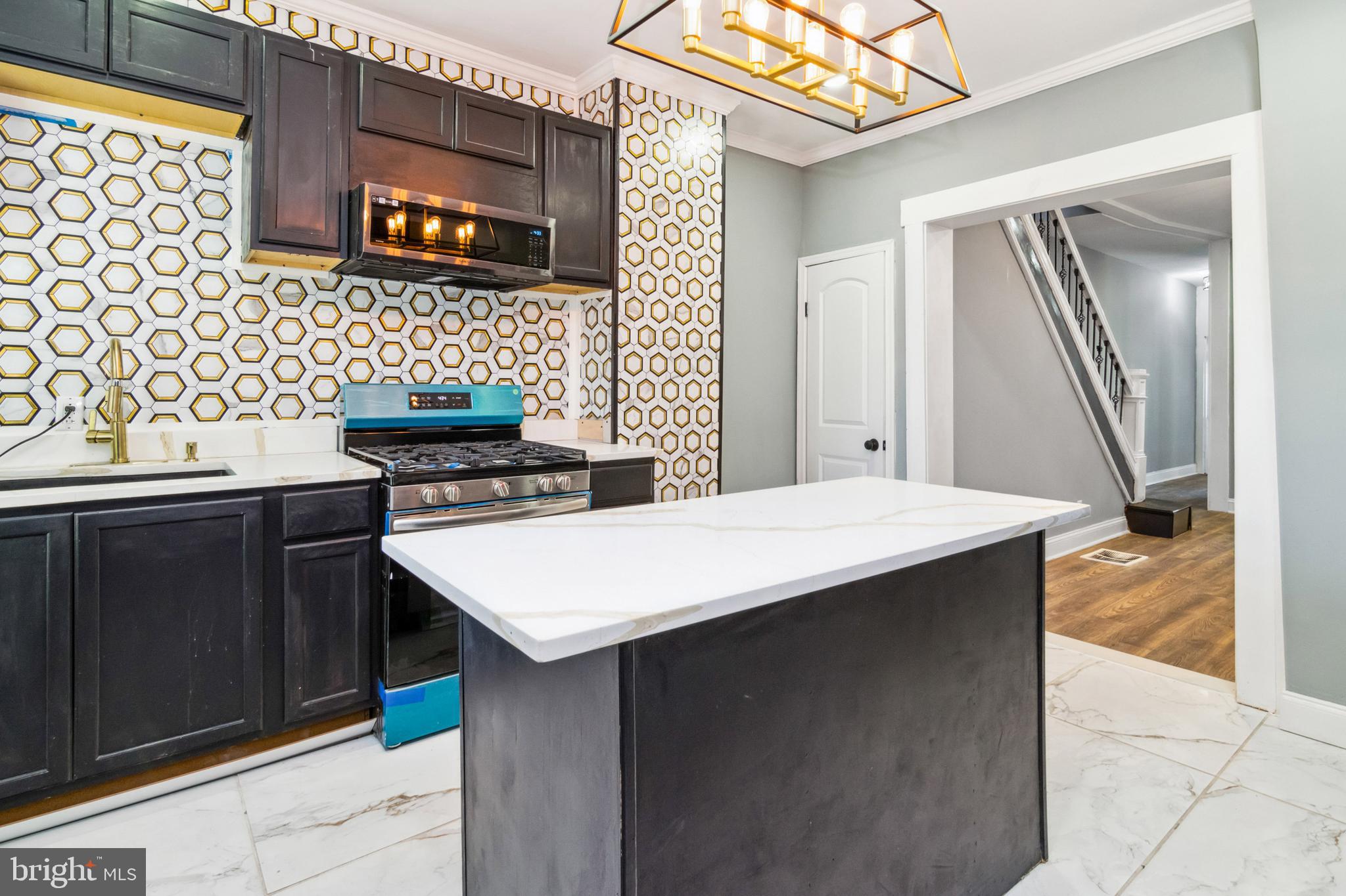 2525 W LOMBARD STREET