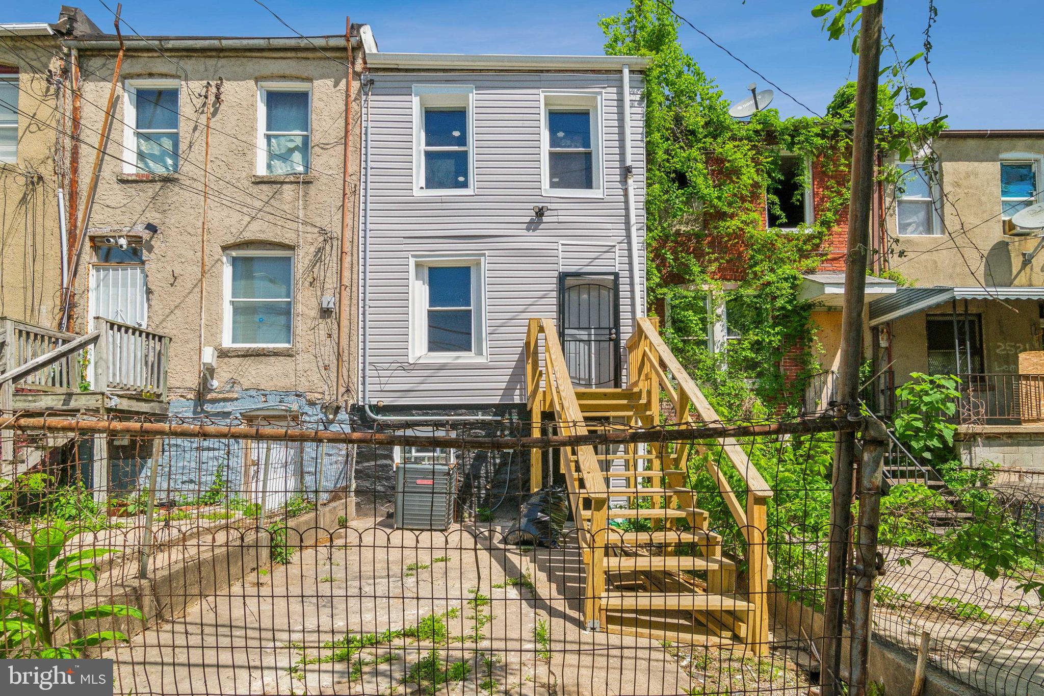 2525 W LOMBARD STREET
