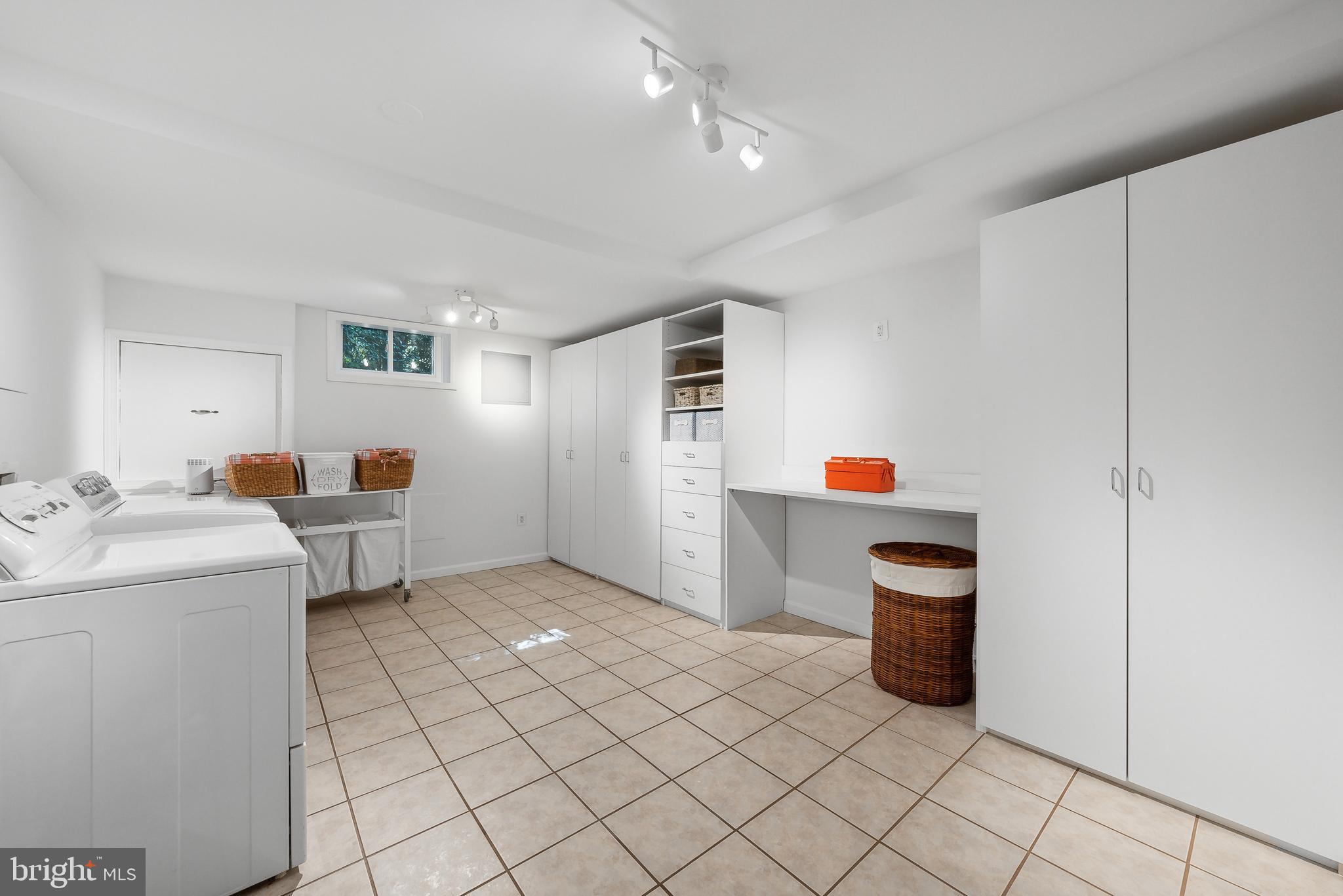 GARRETT PARK - Residential