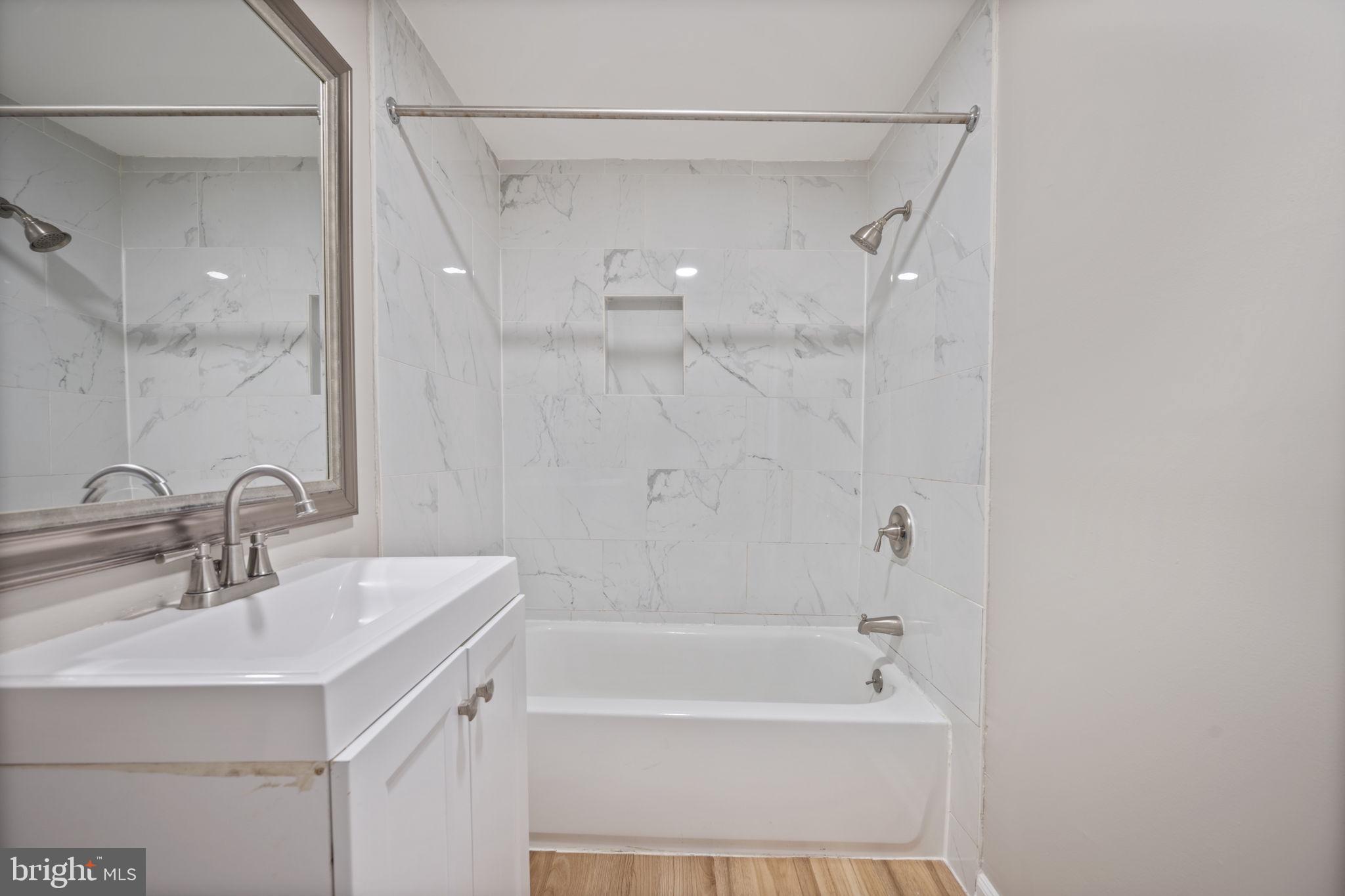 HIGHLANDTOWN - Residential