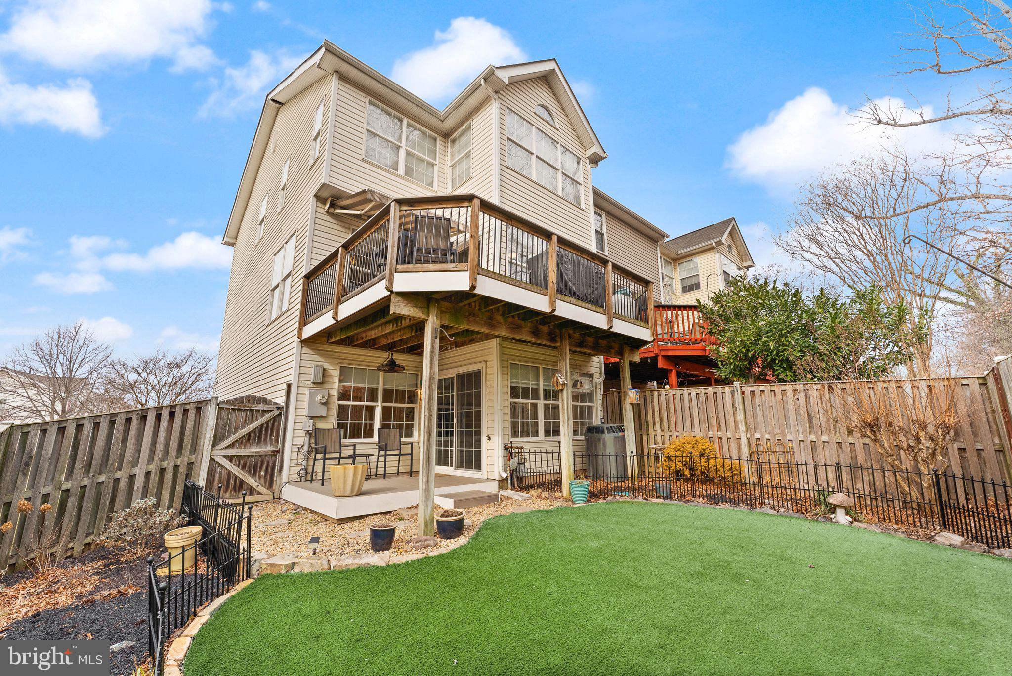 COMPTON VILLAGE - Residential