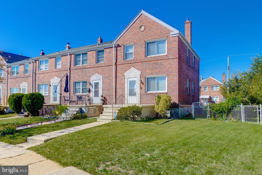 Welcome home to this beautifully maintained end-unit townhome featuring gleaming hardwood floors and modern updates throughout. Enjoy the spacious layout with 2 full bathrooms and plenty of natural light from the newer windows.
The fenced-in backyard is perfect for relaxing, entertaining, or letting pets play safely. Conveniently located close to major highways, shopping, and restaurants, this home offers both comfort and convenience.
Pets welcome case by case with a non-refundable pet fee of $250 per pet and $50 a month pet rent per pet.
Rent Spree Not accepted.