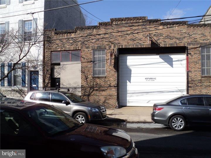 Attention all the investors/developers. Amazing development opportunity in the River Wards section of Fishtown. Close proximity to all the cultural and culinary venues that Fishtown has to offer. Great transit and highway access. 1124-1128 E.Palmer str warehouse plus 3 lots at 1123-27 Earl str. 57.25"x 74". The total sq.footage for the consolidated area is approximately 15,970.