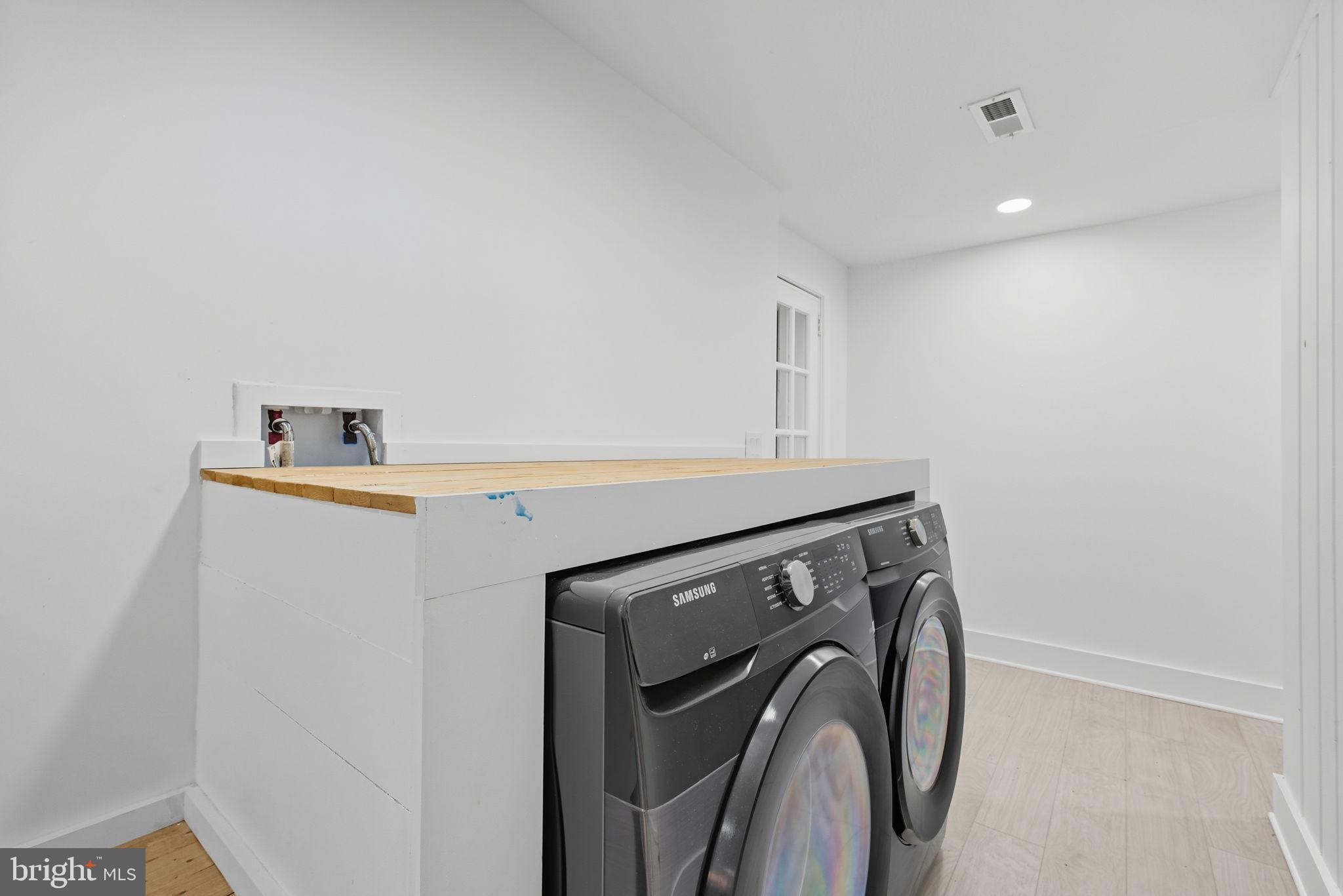 DUNN LORING - Residential