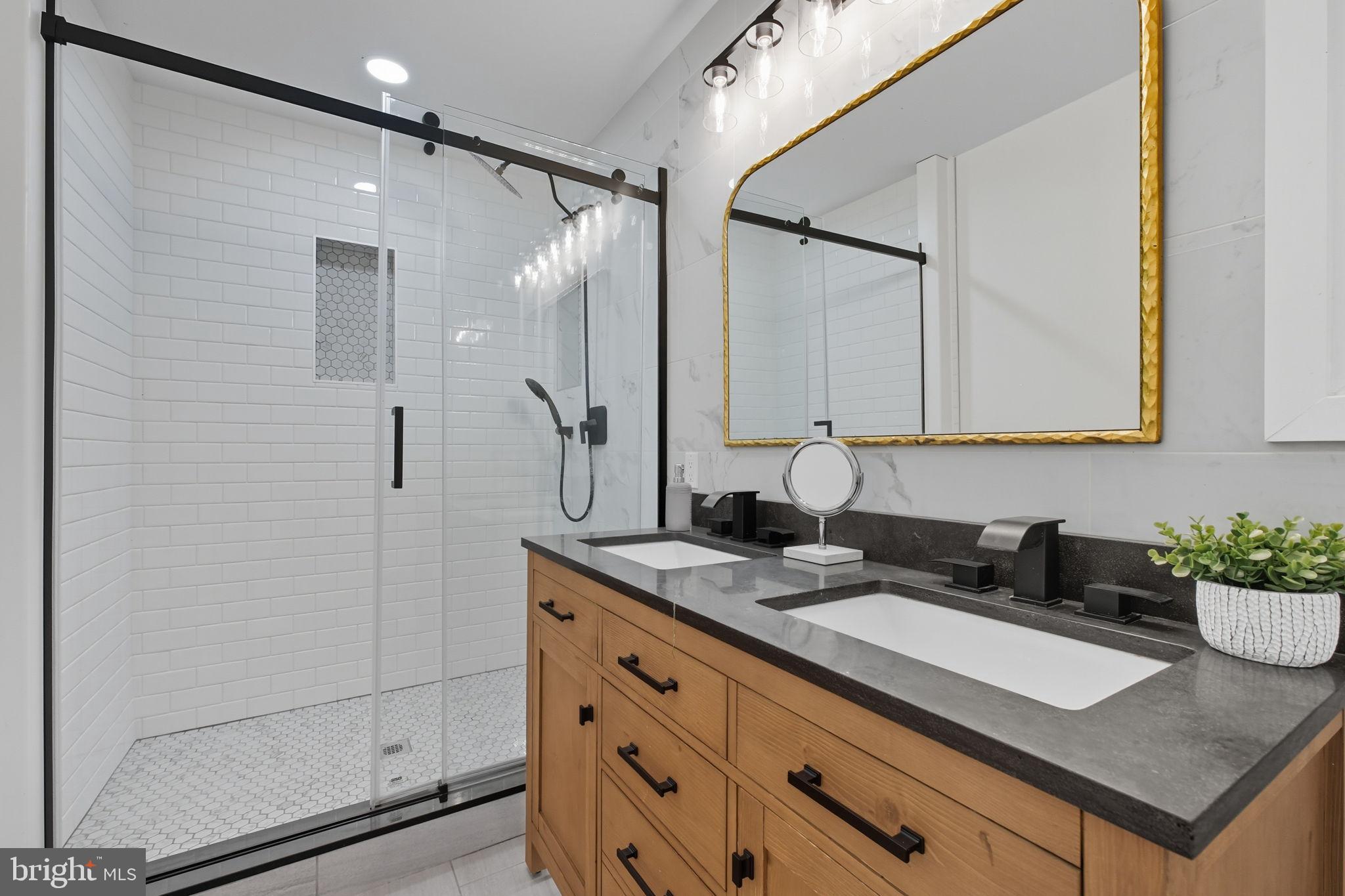 DUNN LORING - Residential