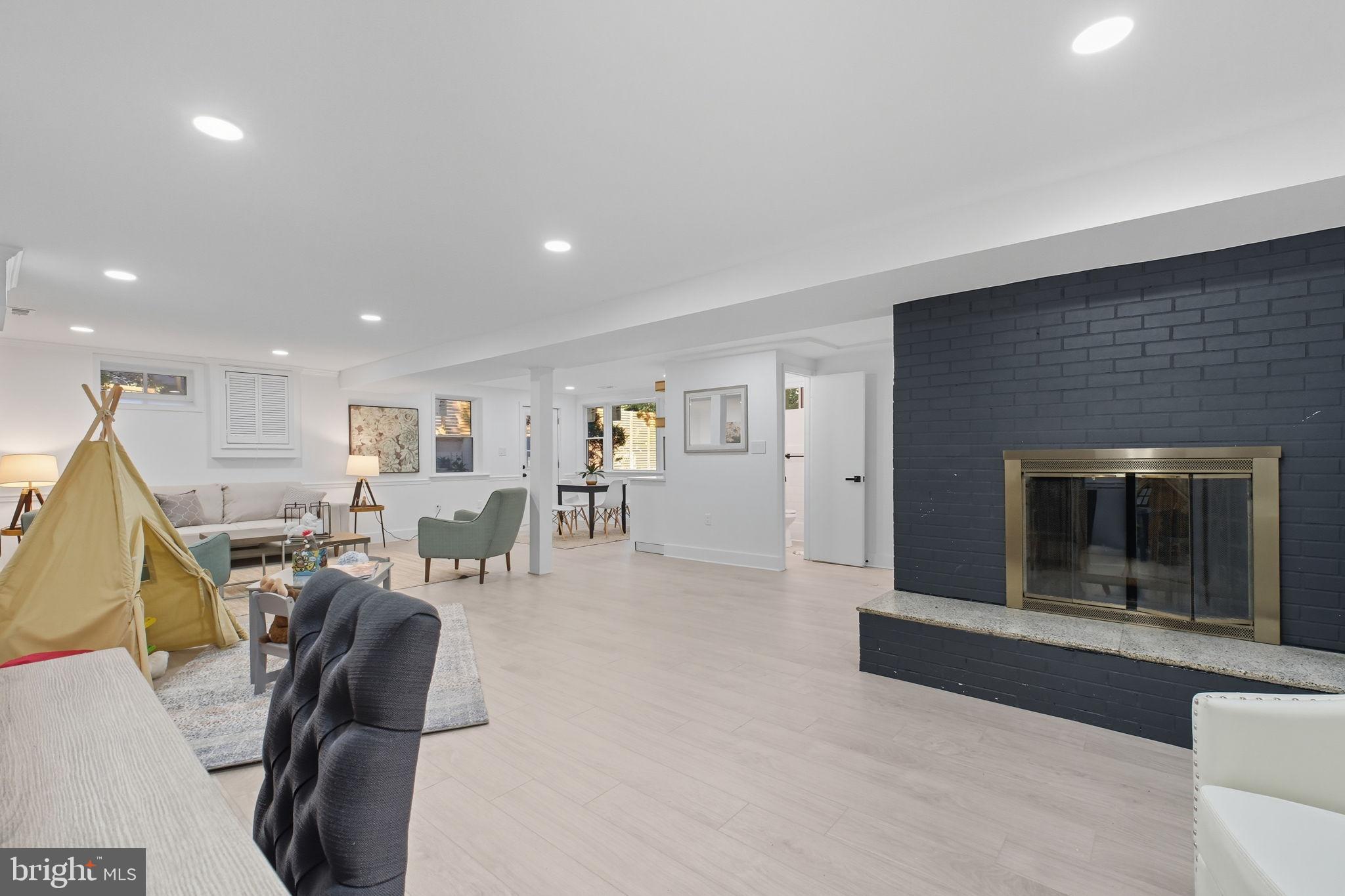 DUNN LORING - Residential