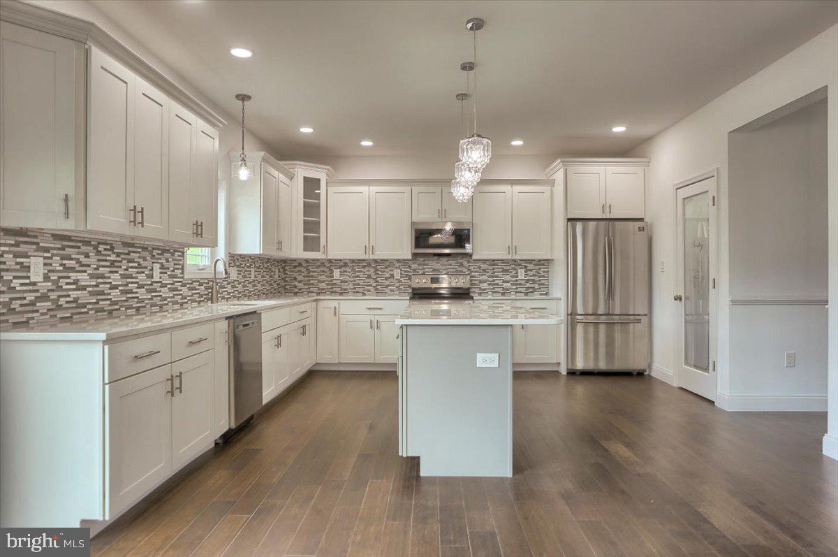 LEXINGTON ESTATES - Residential