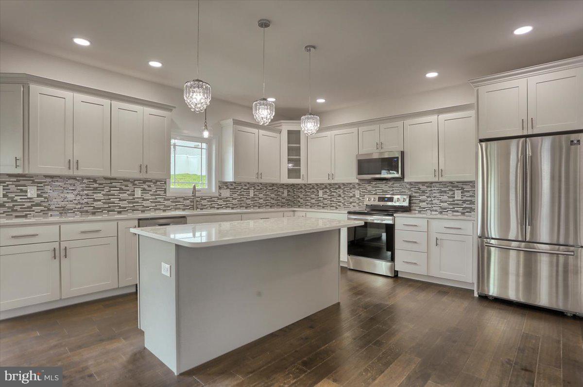 LEXINGTON ESTATES - Residential