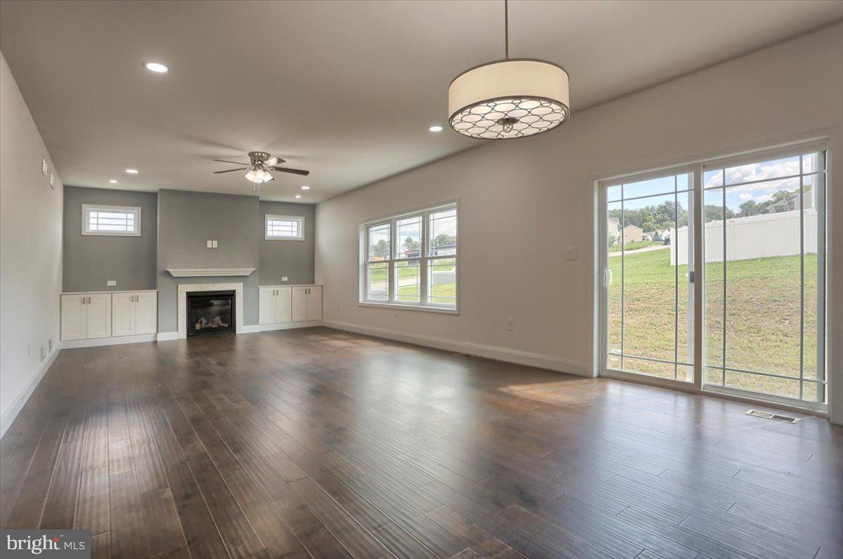 LEXINGTON ESTATES - Residential