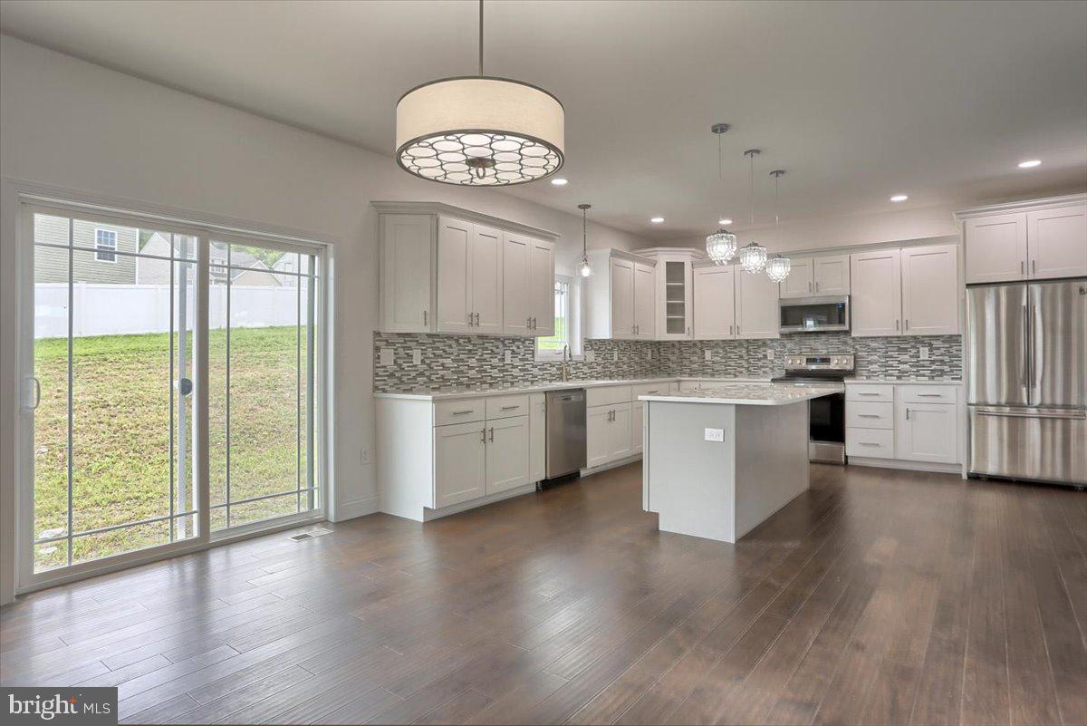 LEXINGTON ESTATES - Residential