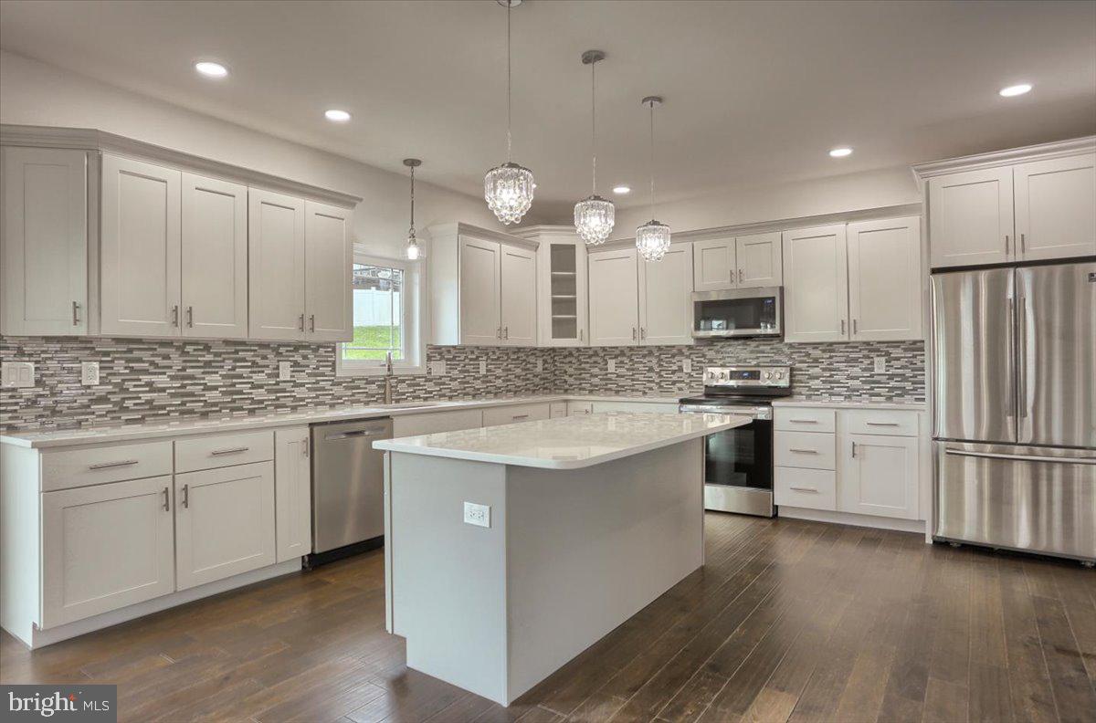 LEXINGTON ESTATES - Residential