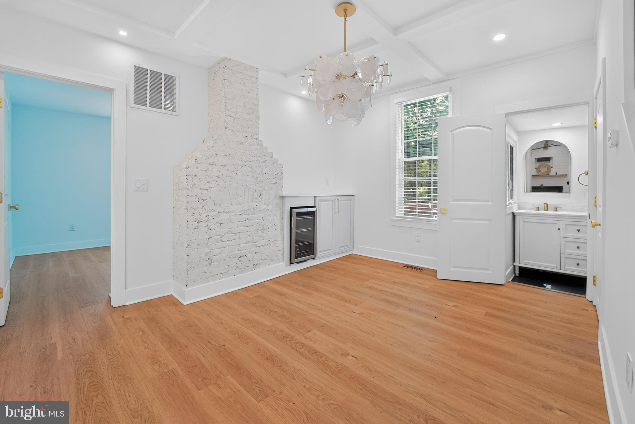 405 LYMAN AVENUE