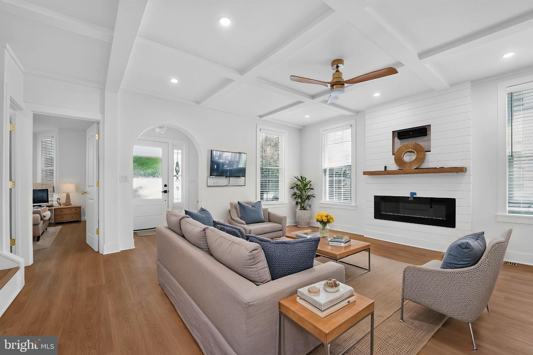 405 LYMAN AVENUE