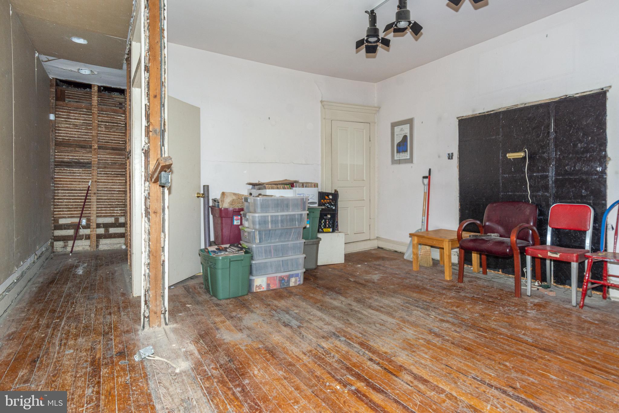 CHARLES VILLAGE - Residential