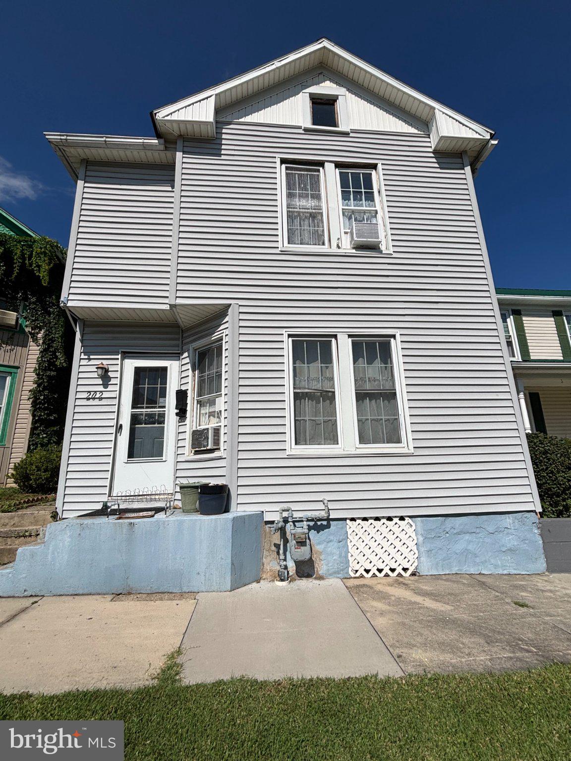 202 E ELDER STREET