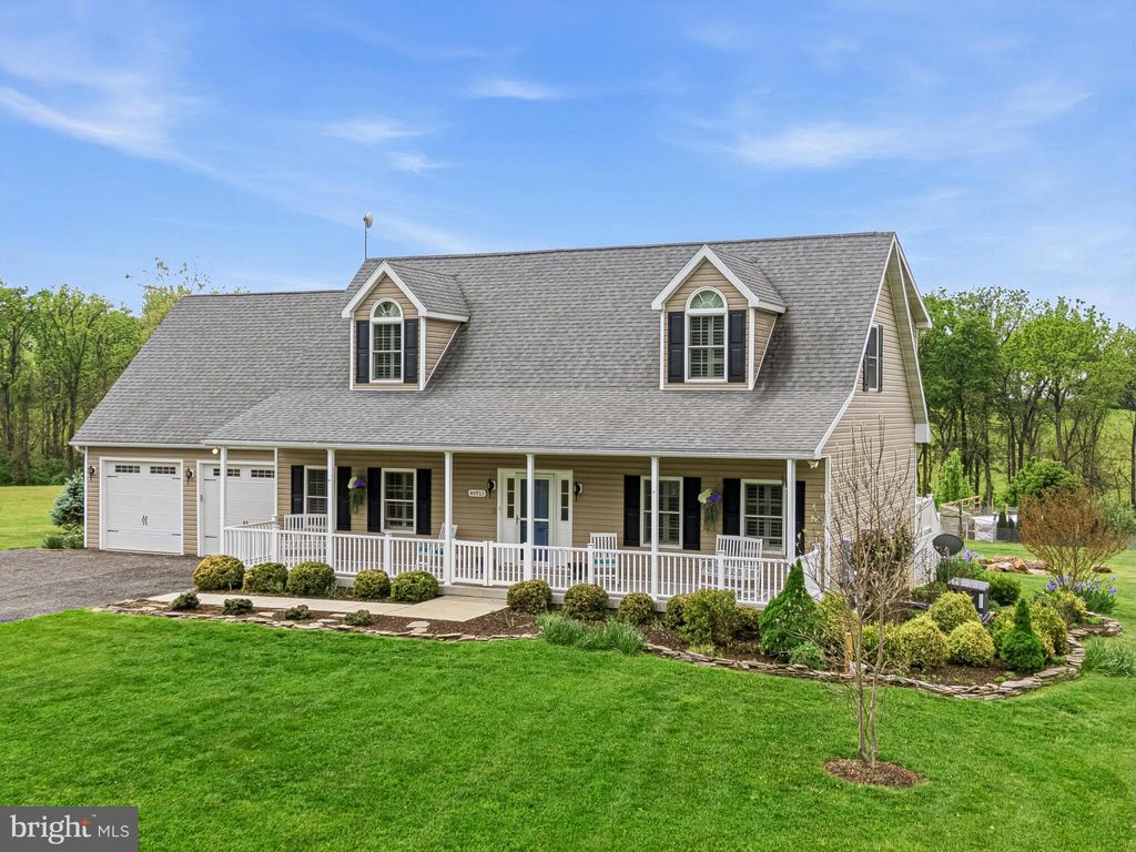 Photo of 40923 Browns Lane, WATERFORD, VA 20197 (MLS # VALO2116260)