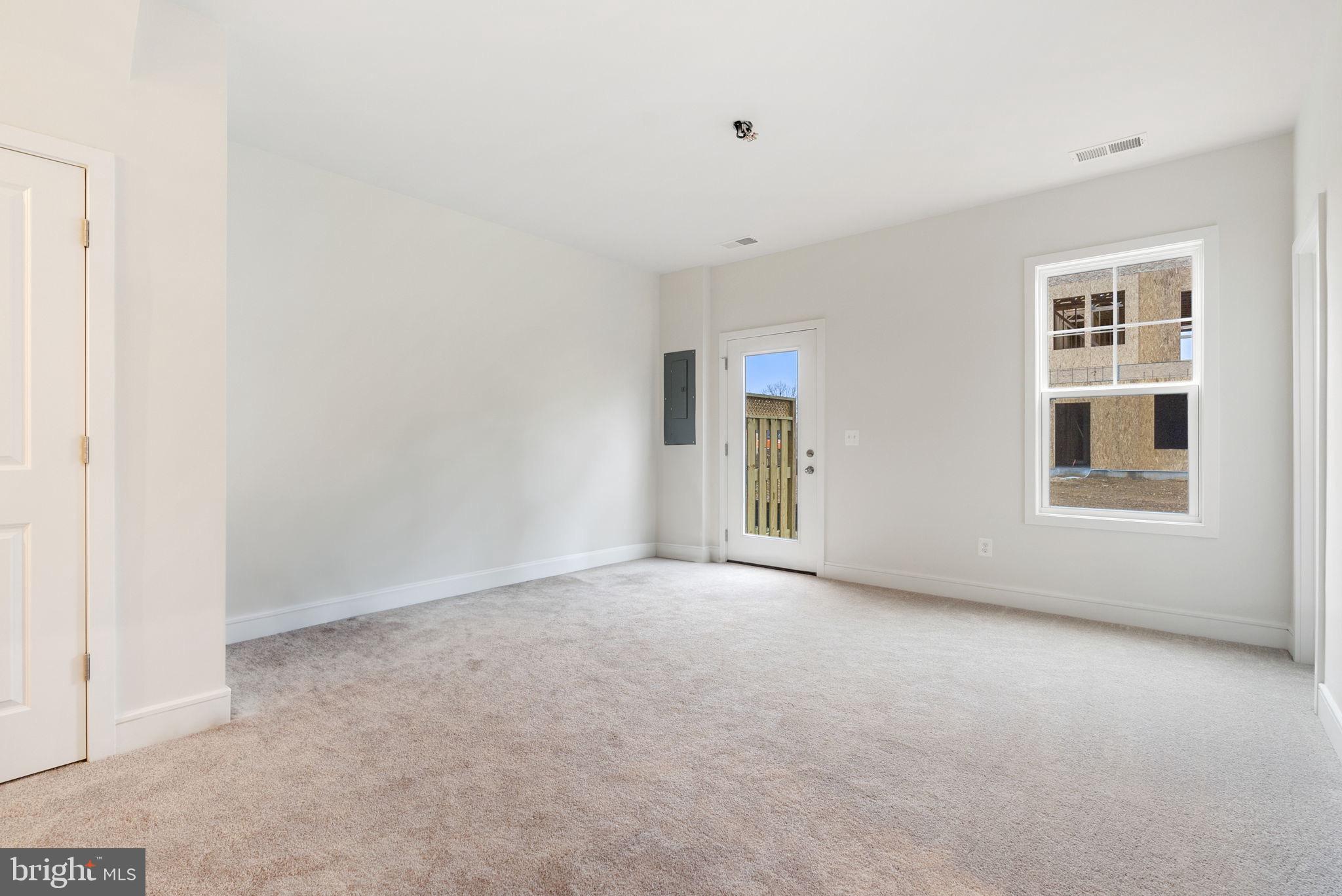 LAKE FREDERICK - Residential Lease