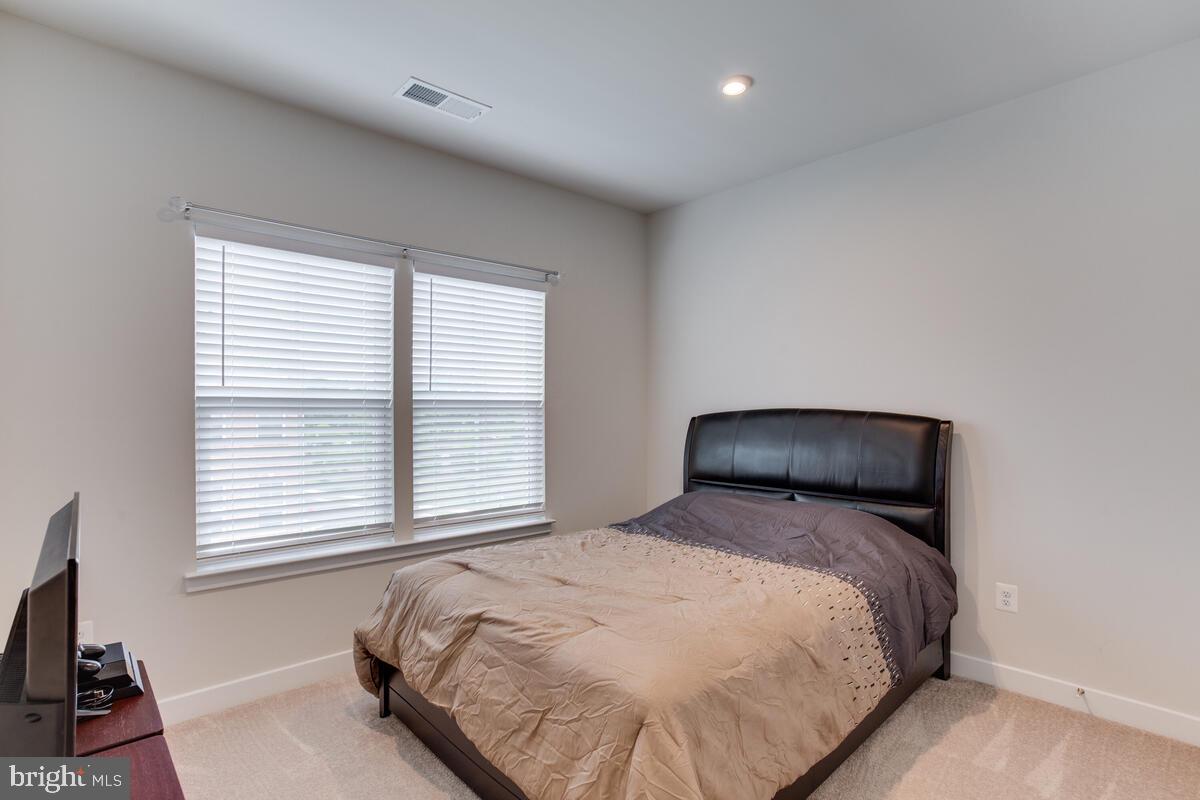 WESTCHESTER SQUARE - Residential