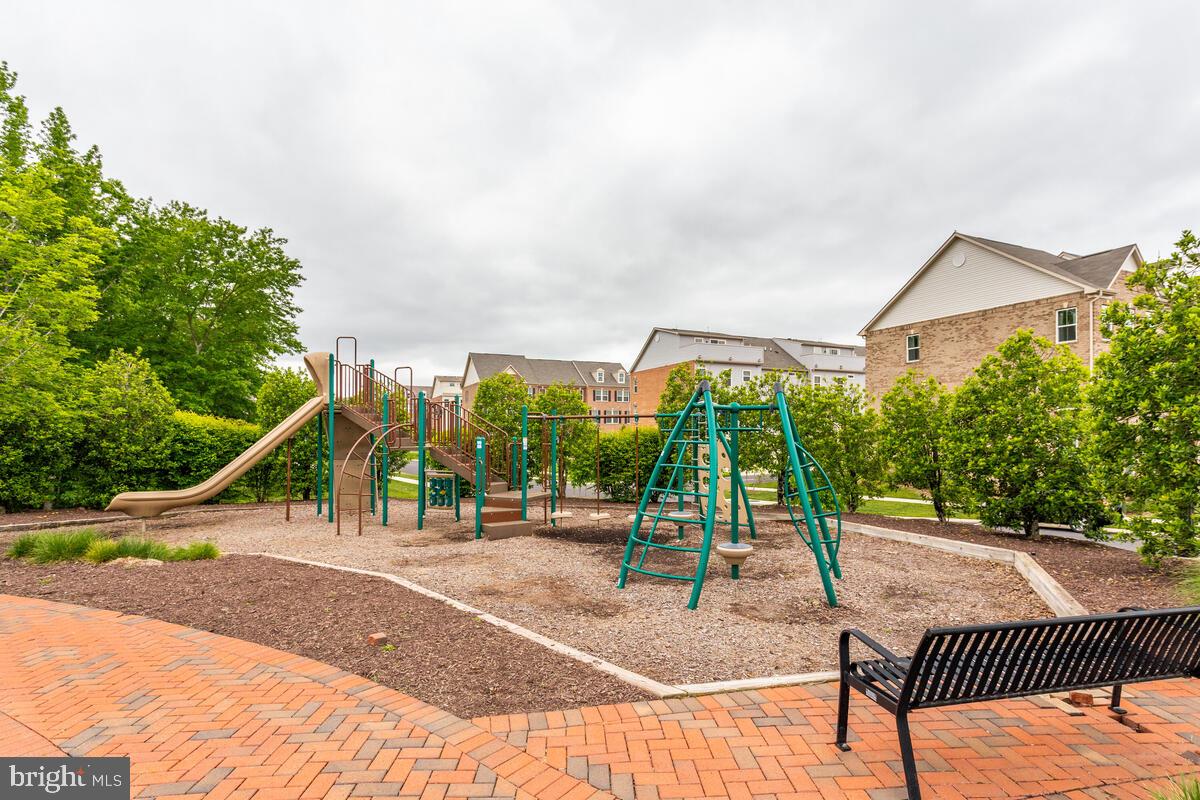 WESTCHESTER SQUARE - Residential