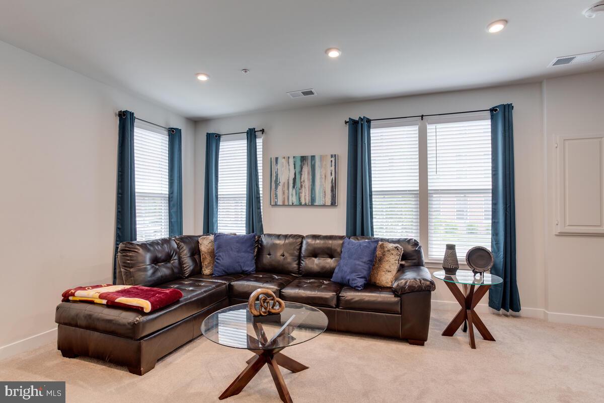 WESTCHESTER SQUARE - Residential