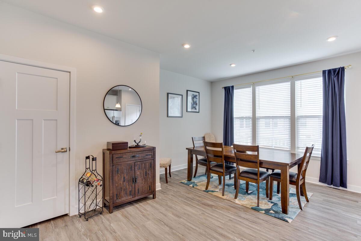 WESTCHESTER SQUARE - Residential