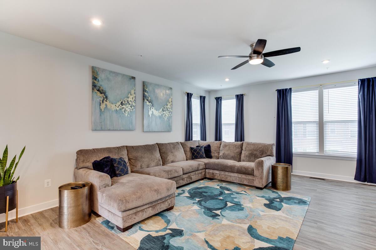 WESTCHESTER SQUARE - Residential