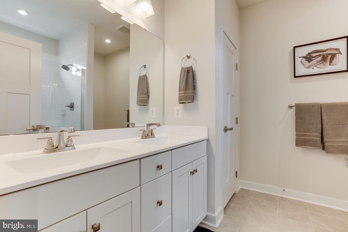 WESTCHESTER SQUARE - Residential