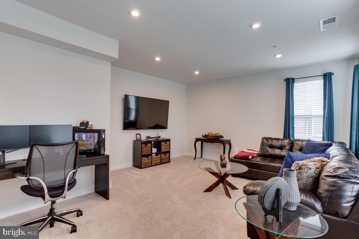 WESTCHESTER SQUARE - Residential