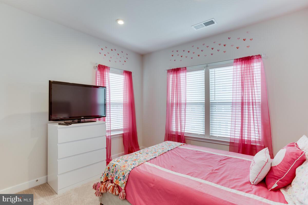 WESTCHESTER SQUARE - Residential