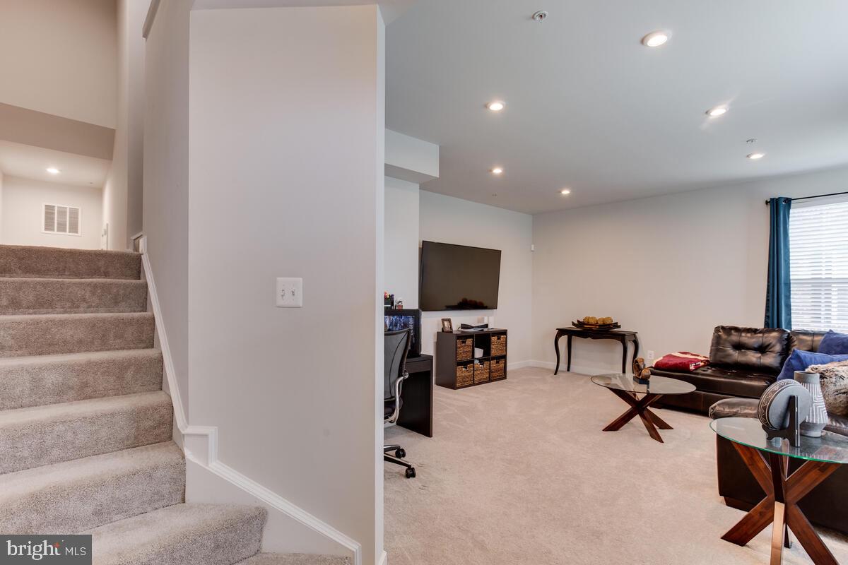 WESTCHESTER SQUARE - Residential