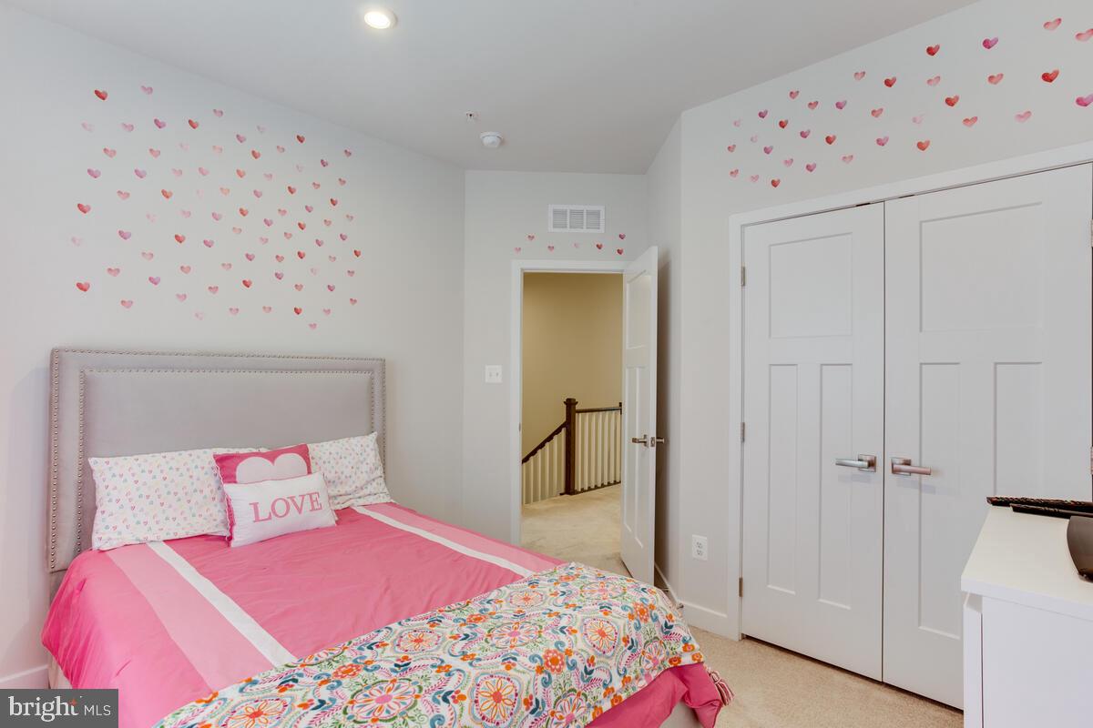 WESTCHESTER SQUARE - Residential