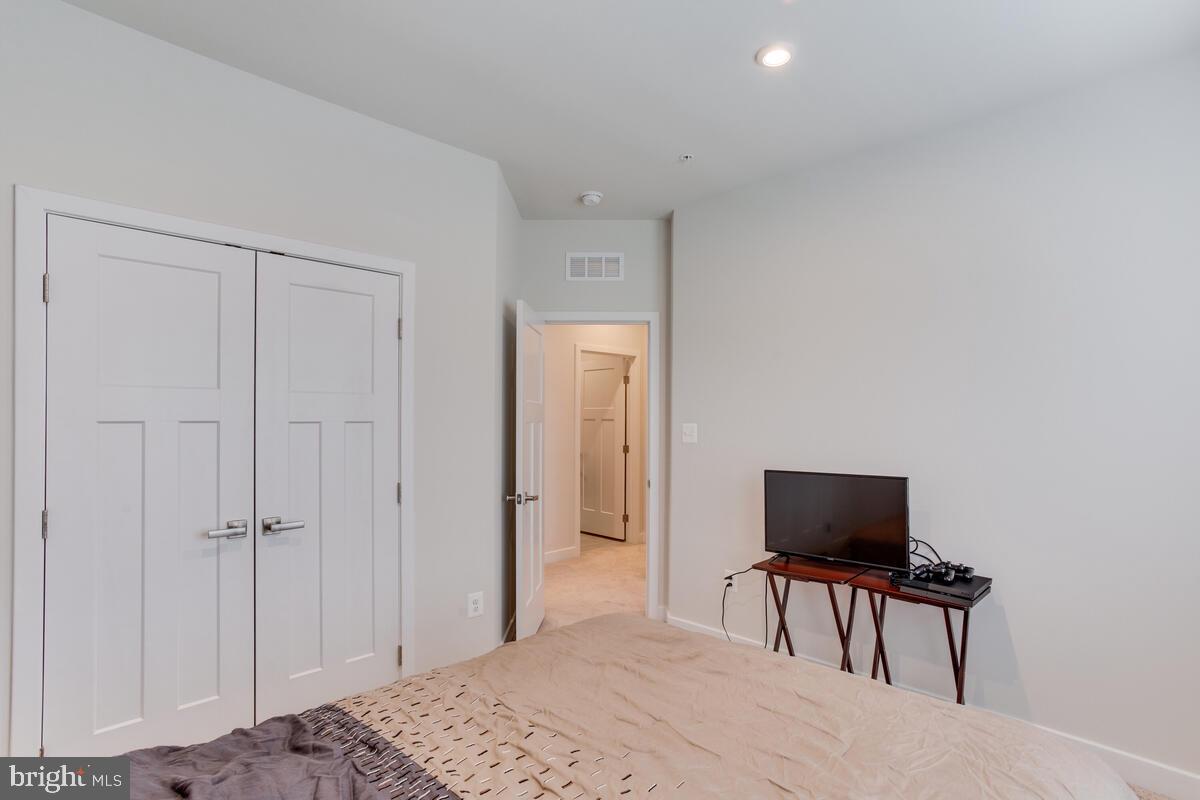 WESTCHESTER SQUARE - Residential