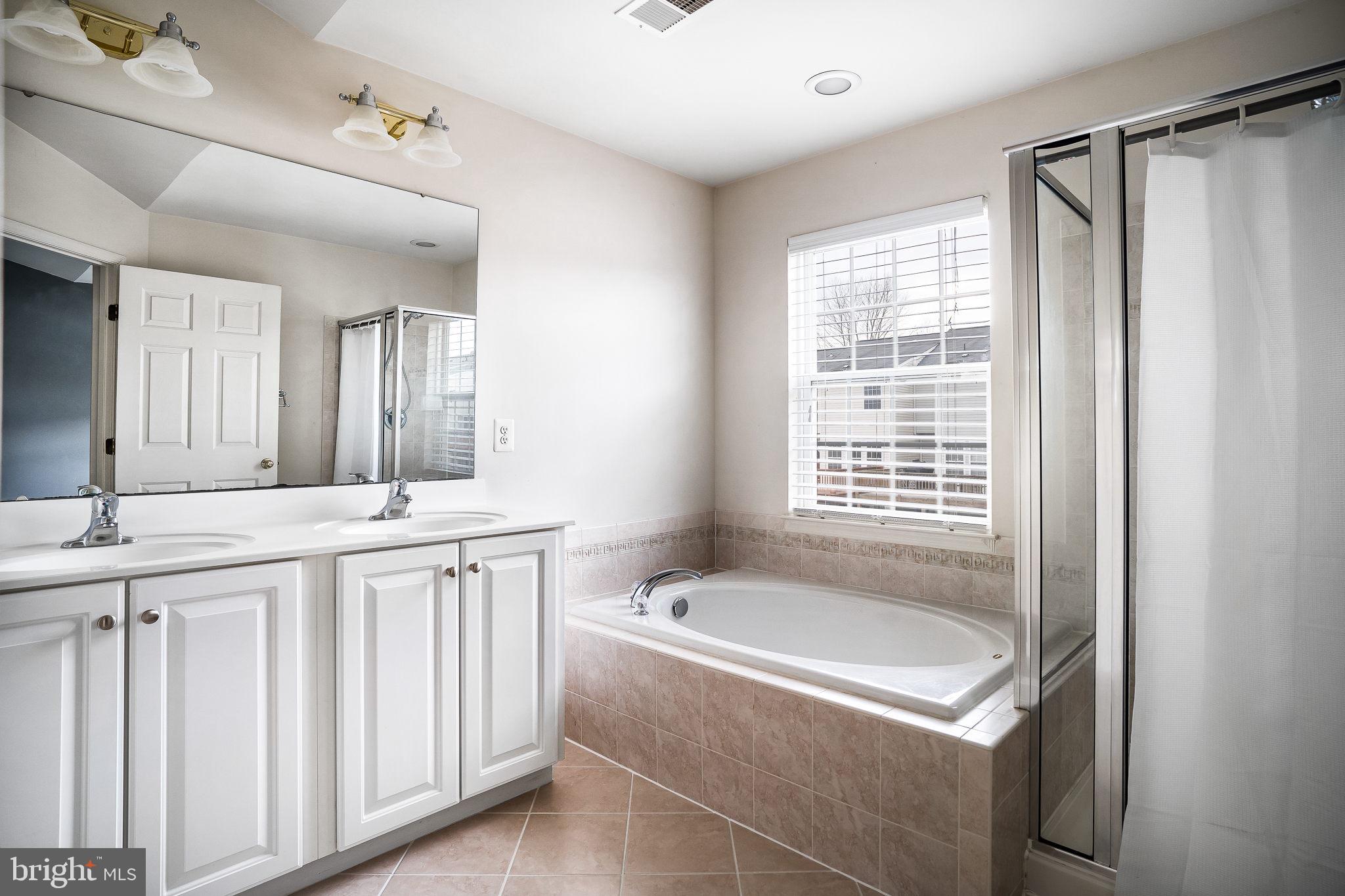 LAKELAND PLACE - Residential