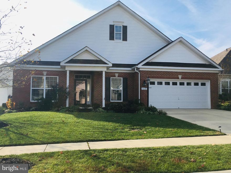 Detached unit in Heritage, beautiful over 55 Comm. conveniently located off of Rosewick in White Plains with easy access to Waldorf or La Plata. Unit is over 2400 S/F, Open, shows spectacular!