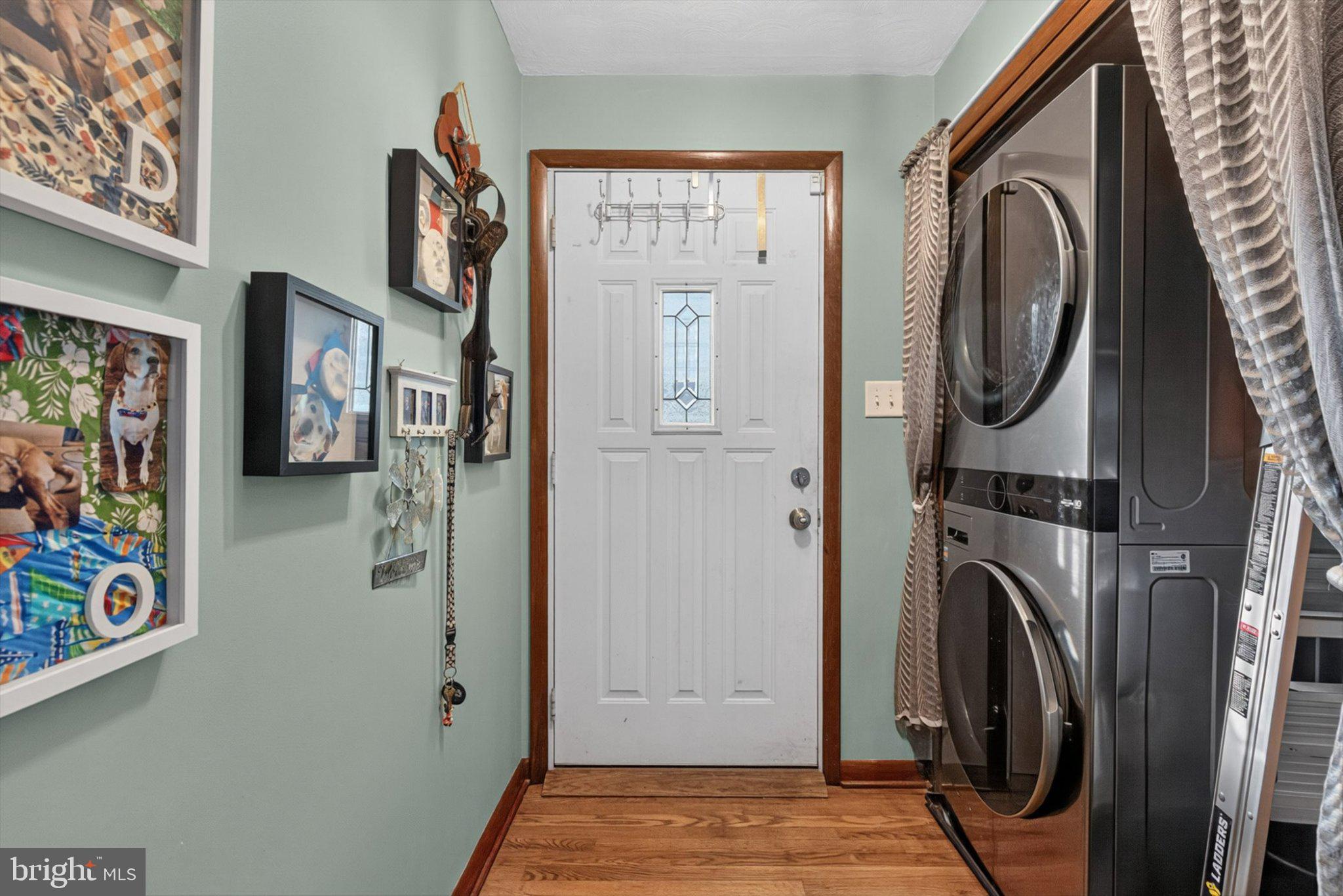 5 MONTICELLO AVENUE