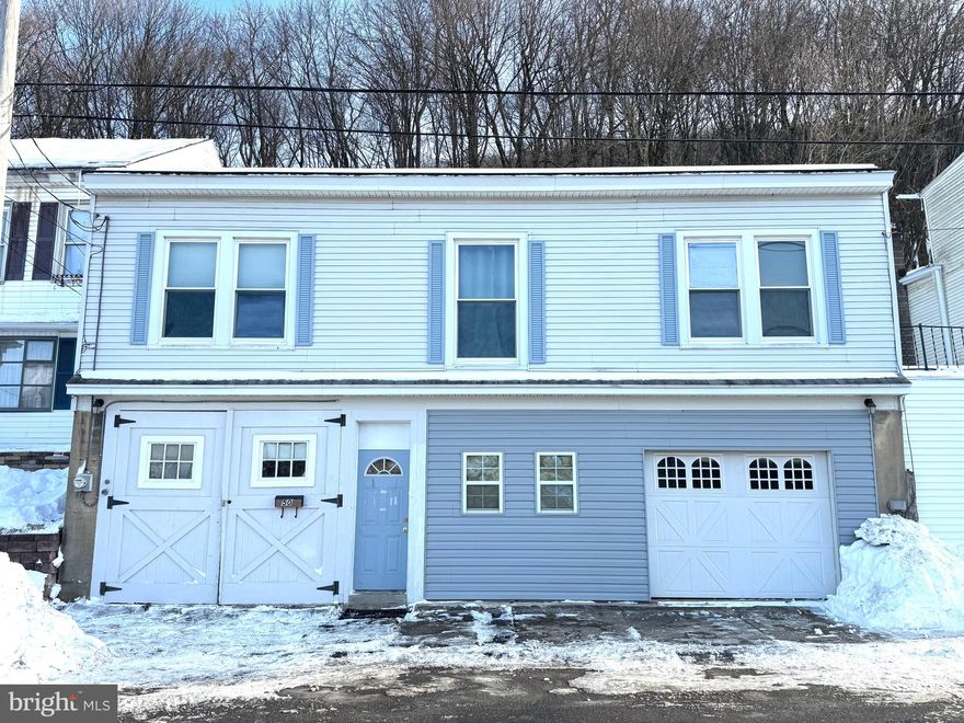 3 Bedroom, 2 Bathroom Home in Pottsville, PA.  Amazing custom garage / mancave with epoxy floor.  Coal stove, fridge & dishwasher all included.  Eat in kitchen.  Back yard patio perfect for relaxing.  Less than 3 hrs from NYC & Philly.  Close access to route 61 for travel.  Close proximity to 3 state parks and several off road parks.  Home currently winterized.  Call for details!!!!