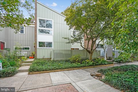 11488 LINKS DRIVE RESTON VA 20190