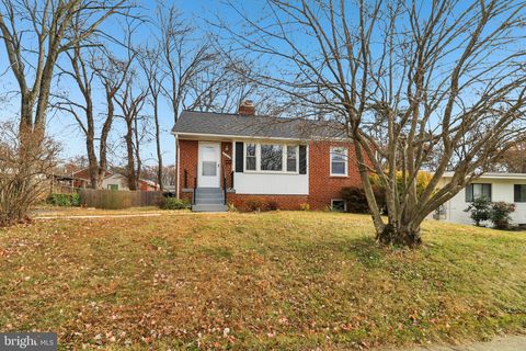 Photo of 11515 Orebaugh Avenue, SILVER SPRING, MD 20902 (MLS # MDMC2207618)