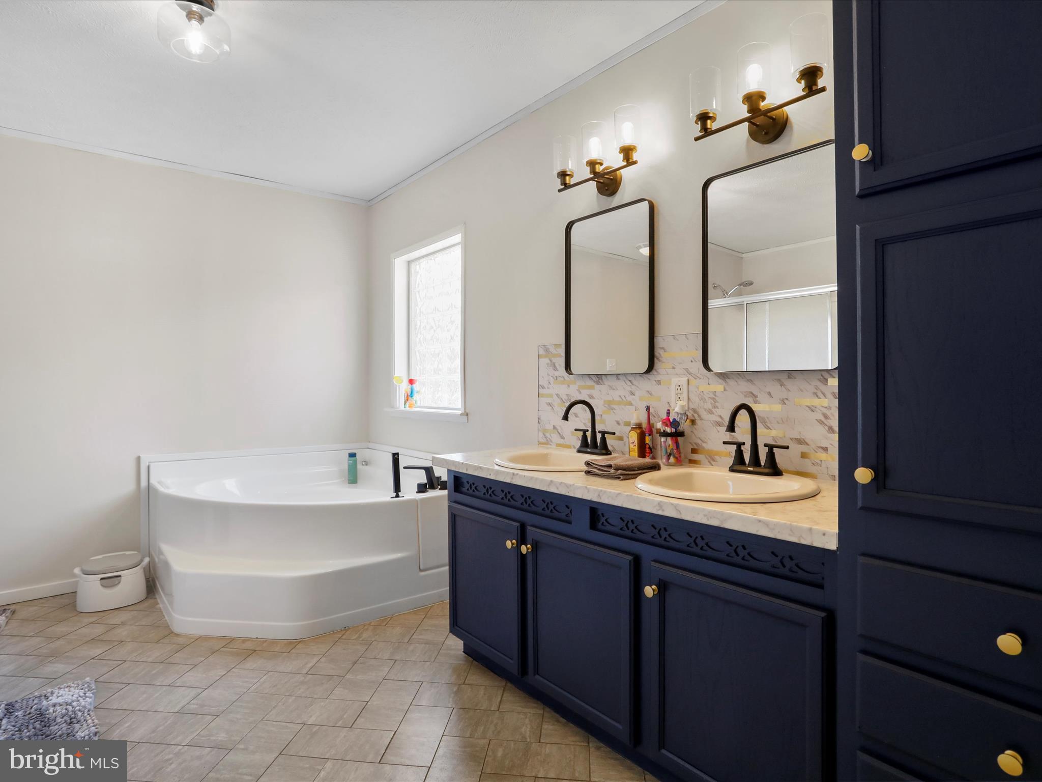 PINEPOINTE - Residential