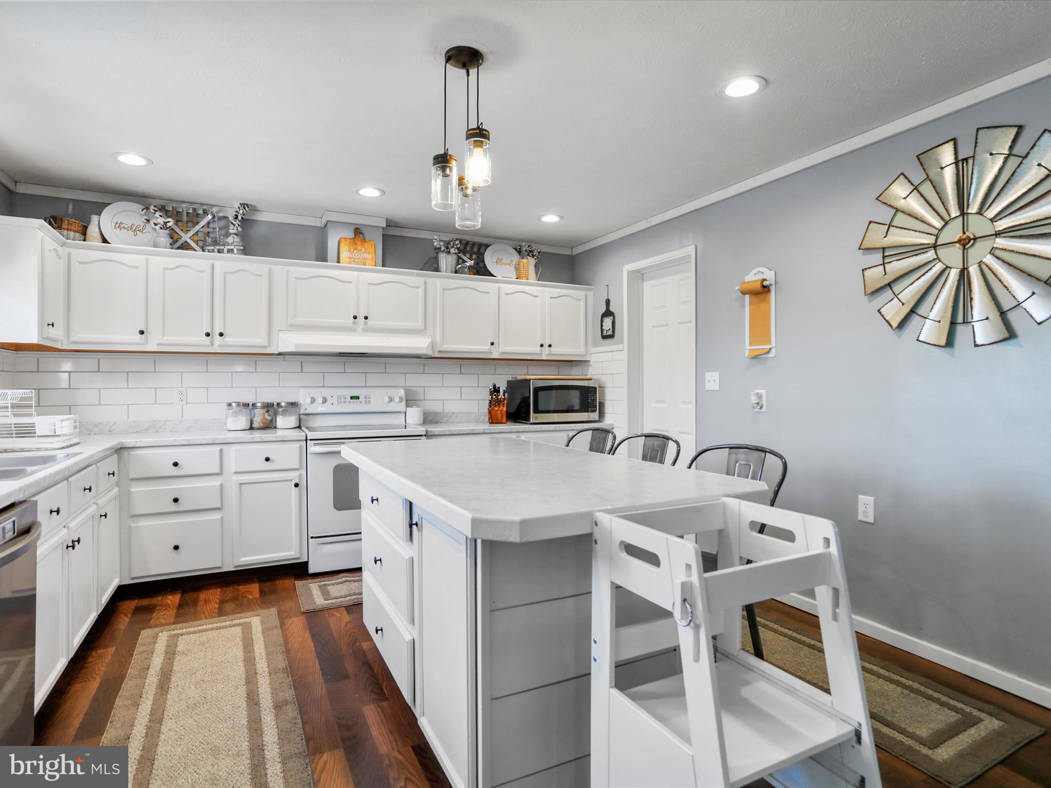 PINEPOINTE - Residential