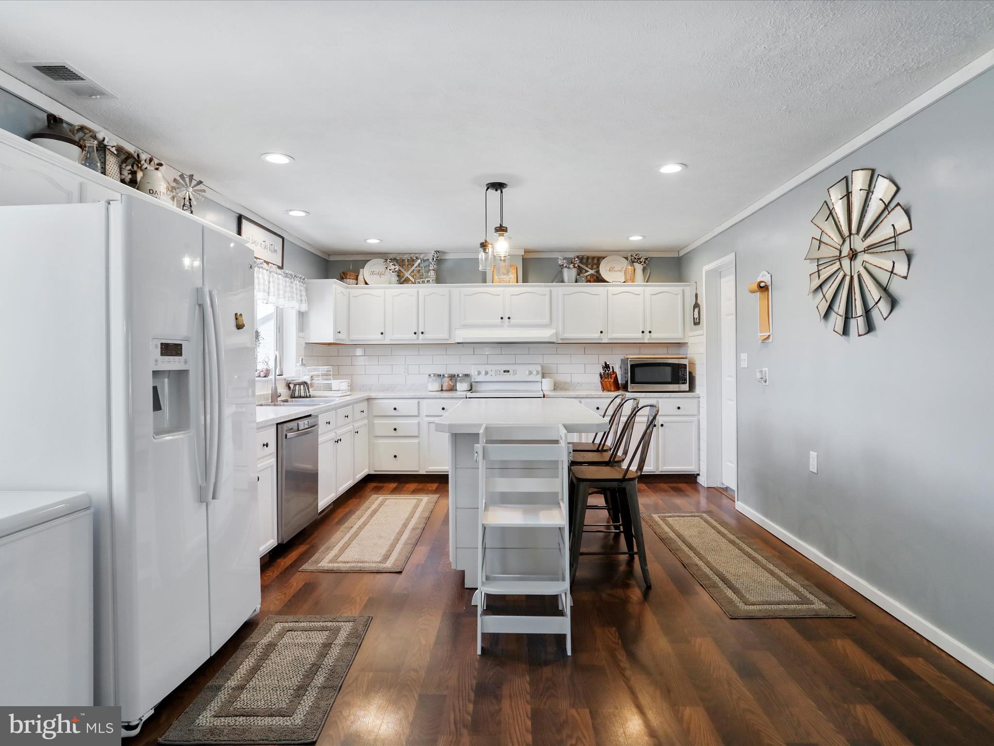 PINEPOINTE - Residential