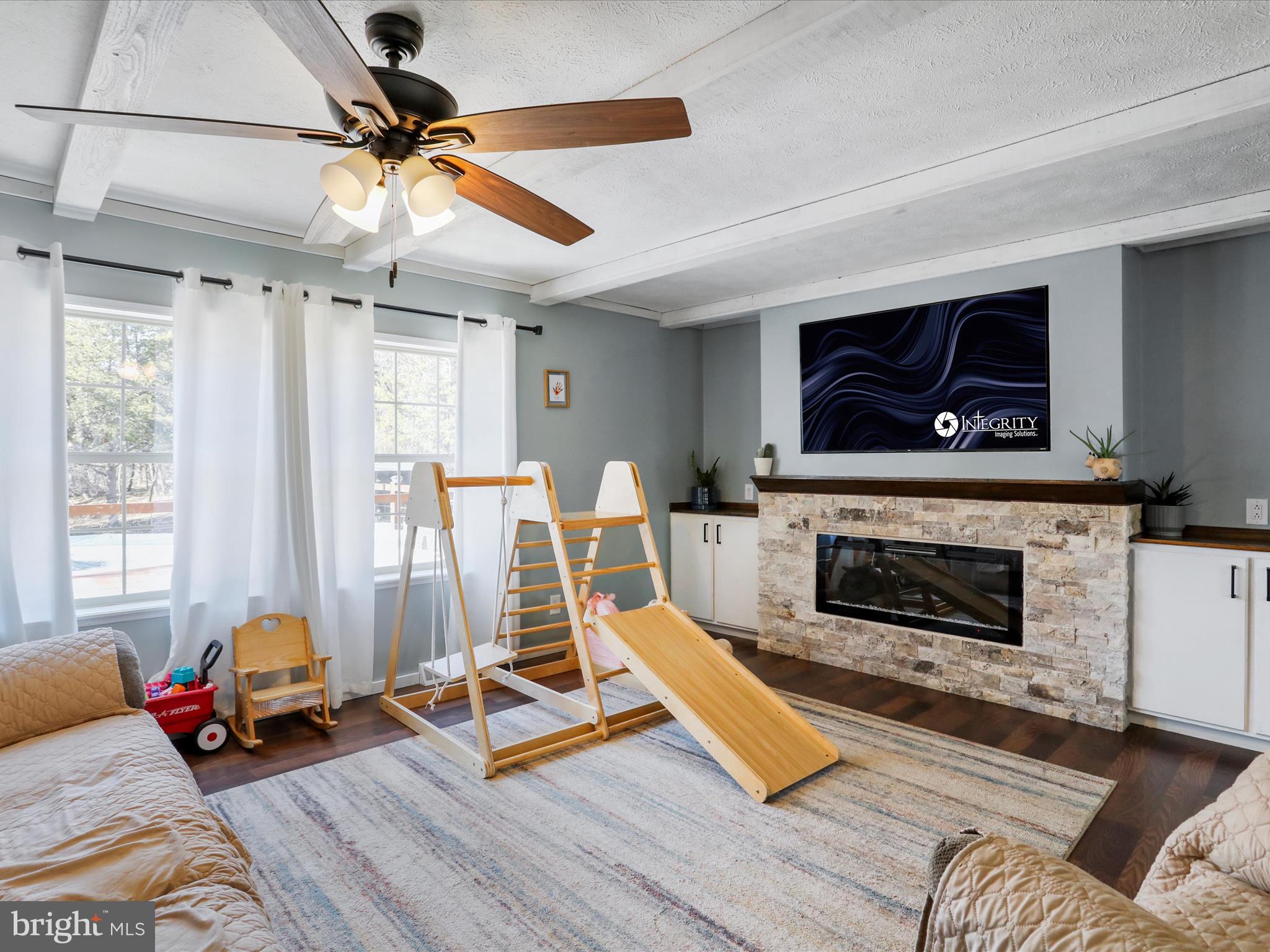 PINEPOINTE - Residential